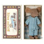 MAILEG NAGYTESTVÉR EGÉRFIÚ GYUFÁSDOBOZBAN, MÁGNESES MANCSOKKAL, VILÁGOSBARNA