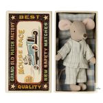 MAILEG NAGY TESTVÉR EGÉRFIÚ GYUFÁSDOBOZBAN, MÁGNESES MANCSOKKAL