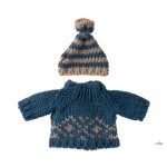 MAILEG RUHA APA EGÉR - KÖTÖTT PULÓVER ÉS SAPKA