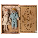 MAILEG APA ÉS ANYA EGÉR SZIVARDOBOZBAN 2025