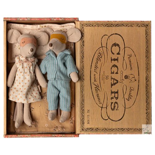 MAILEG APA ÉS ANYA EGÉR SZIVARDOBOZBAN 2025