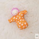 GRIMM'S RUGALMAS JÁTÉKBABA, MIA