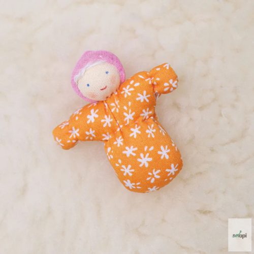 GRIMM'S RUGALMAS JÁTÉKBABA, MIA