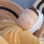 GRIMM'S RUGALMAS JÁTÉKBABA, EBONY ÚR