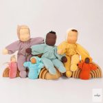 GRIMM'S RUGALMAS JÁTÉKBABA, EBONY ÚR