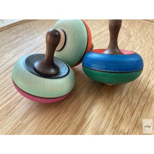 MADER PÖRGETTYŰ,  KONFETTI