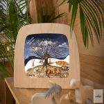 Egy kis tipp: Az átlátszó anyag alatt belül, a tizenkét fénysugáron tizenkét újévi jókívánságot hagyhatsz .