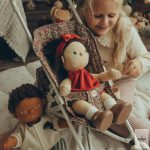 OLLIELLA JÁTÉK BABAKOCSI, GARLAND