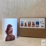 Perfektne zapadá do lampy Toverlux, ktorá je k dispozícii tu.